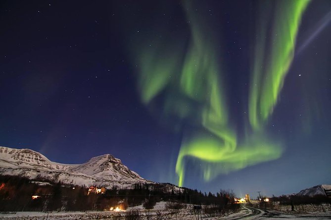 4x4 Reykjavik Northern Lights Tour with Photographer — Aurora RVK - Choosing the first viewing spot
