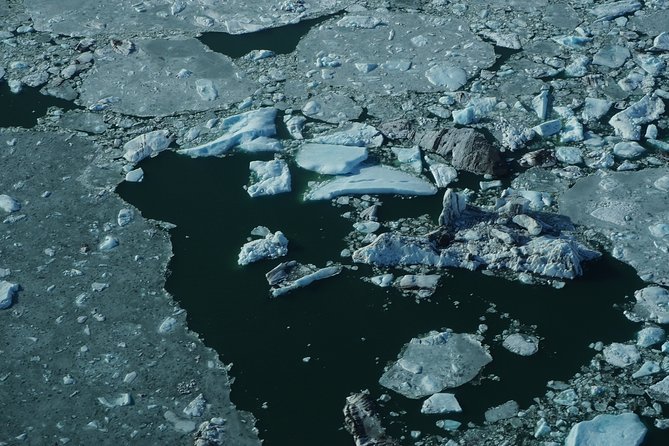 Airplane flight over glacier lagoons and Iceland's highest peak - Breiðamerkurjökull and the European ice cap