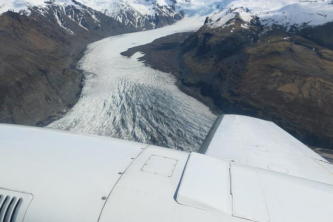 Airplane Flight over Vatnajökull Volcanic Eruption Sites - Seeing the eruption sites from above