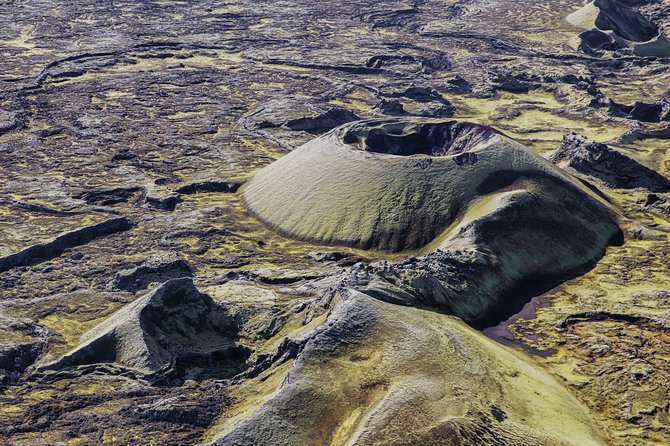 Airplane Sightseeing flight over Laki craters and highland - Why seeing Laki from the air matters