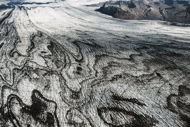 Airplane Sightseeing flight over Laki craters and highland - What the pilot and crew add