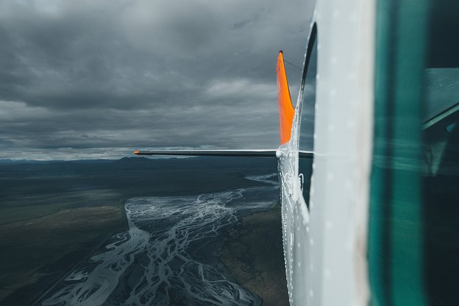 Airplane tour over black sands and riverbeds from Skaftafell - Seeing Skeiðarársandur from above