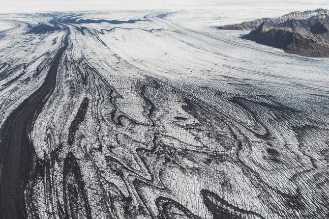 Airplane tour over black sands and riverbeds from Skaftafell - What the 45-minute flight gives you