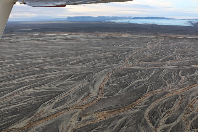 Airplane tour over black sands and riverbeds from Skaftafell - The pilot’s role adds useful context