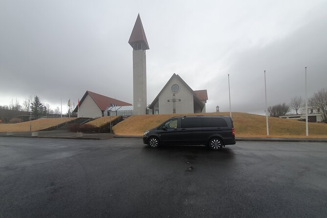 Airport Transfer - Meeting your driver at Keflavik Airport