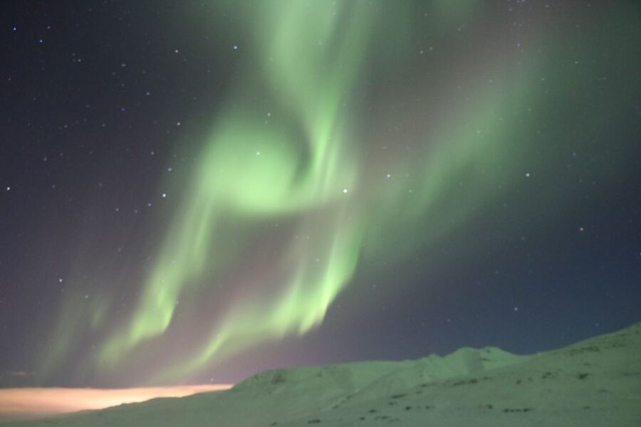Akureyri: Hunt for the Northern Lights Photography Tour - Why getting away from Akureyri matters