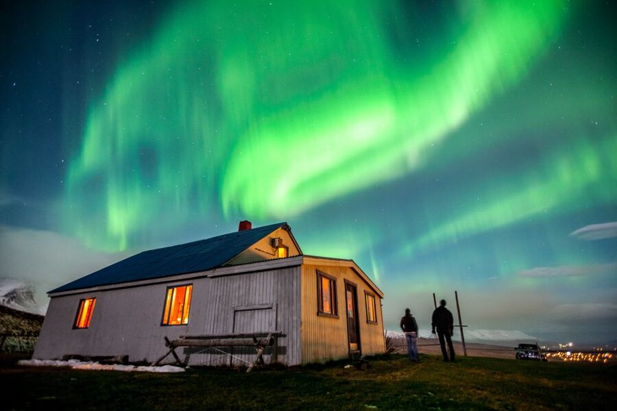 Akureyri: Northern Lights Photography Tour - What the guide adds to the night
