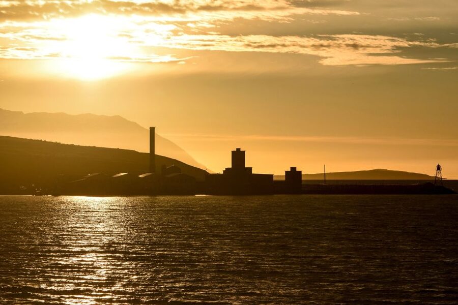 Akureyri: Whale Watching in the Midnight Sun - Comfort on a fast boat