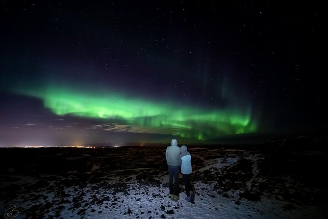 Aurora/Northern light hunt and photos (photography help provided) - Why this small Reykjavik aurora hunt costs more