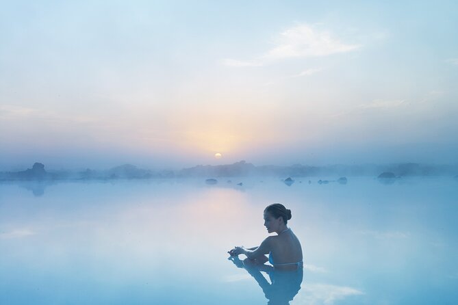 Blue Lagoon Admission Including Return Transfers from Reykjavik - Comfort or Premium: which makes sense?