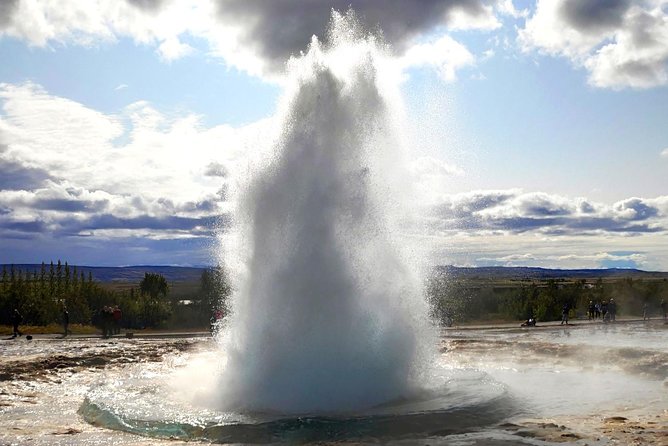 Blue lagoon Premium and Private Golden circle tour - Geysir and Strokkur’s regular eruptions