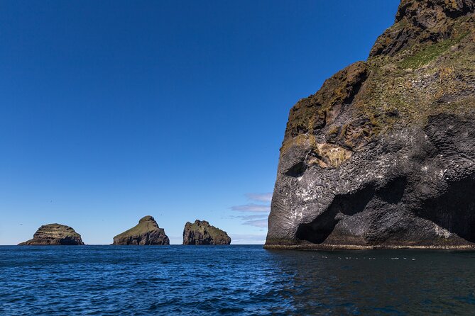 Boat Tour in Vestmannaeyjar - Elephant Rock from the best angle