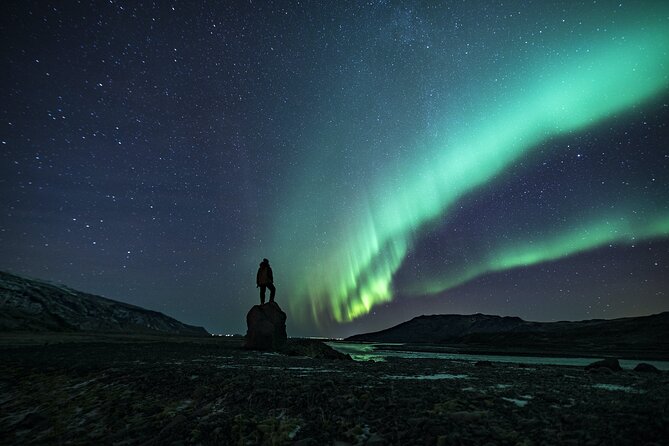 Cozy Northern Lights Tour with Icelandic Treats - Searching for a dark-sky stop