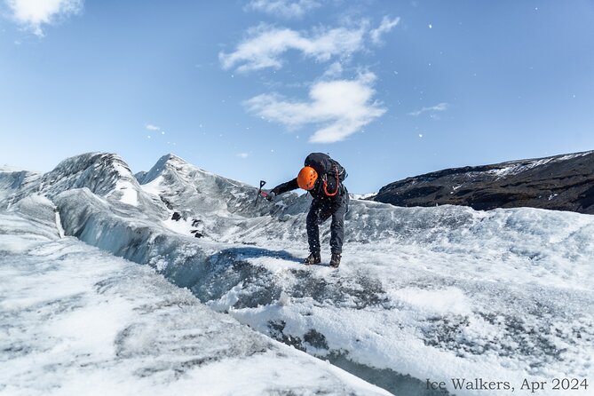 Easy Hike on Sólheimajökull Glacier - The 20-minute walk to the glacier terminus