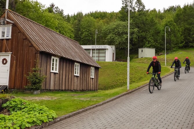 Forest Lagoon Ebike Tour Akureyri - Meeting point and cruise-day planning