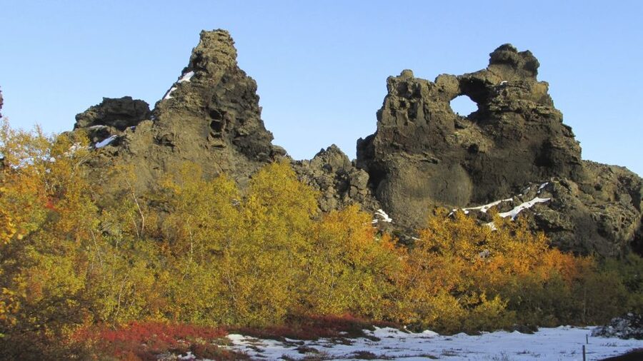 From Akureyri: Godafoss and Lake Myvatn - Grjótagjá cave and the limits of a 15-minute stop