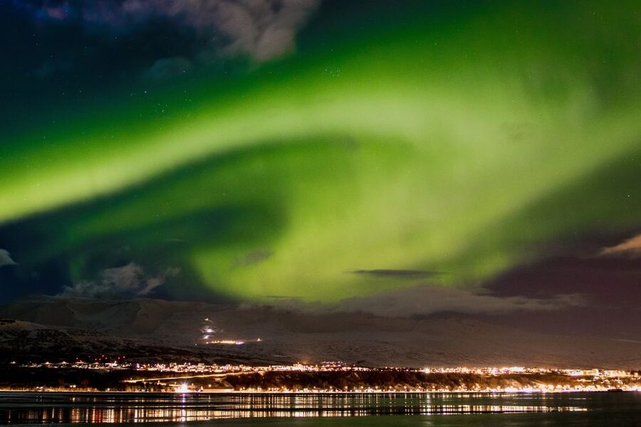 From Akureyri: Northern Lights Tour - Guides who shape the night