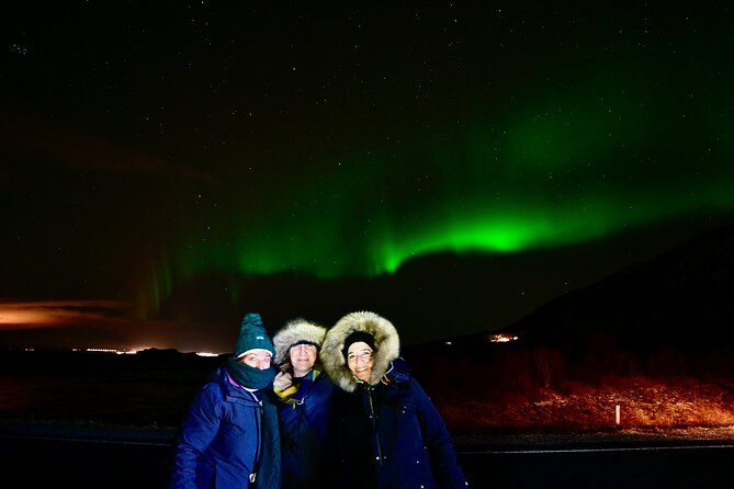 From Reykjavik 4x4 Minibus Northern Lights with Photo and Cocoa - Kleifarvatn Lake and the planned viewing stop