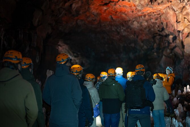 From Reykjavík: Evening Lava Tunnel Tour and Northern Lights Tour - Hot cocoa, blankets, and the wait for the sky