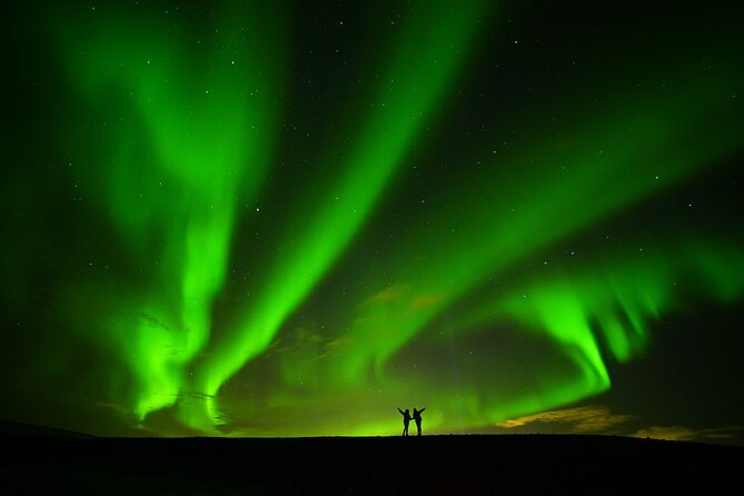 From Reykjavík: Evening Lava Tunnel Tour and Northern Lights Tour - Group size, comfort, and the human side