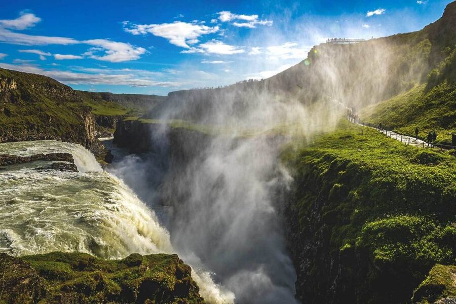 From Reykjavik: Full-Day Horse Riding & Golden Circle Tour - Þingvellir: history beside the rift