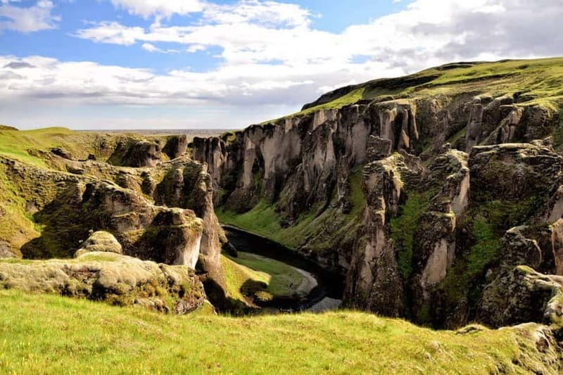 From Reykjavik: Glacier Lagoon and Fjaðrárgjúfur Canyon Tour - Diamond Beach and the reality of changing conditions