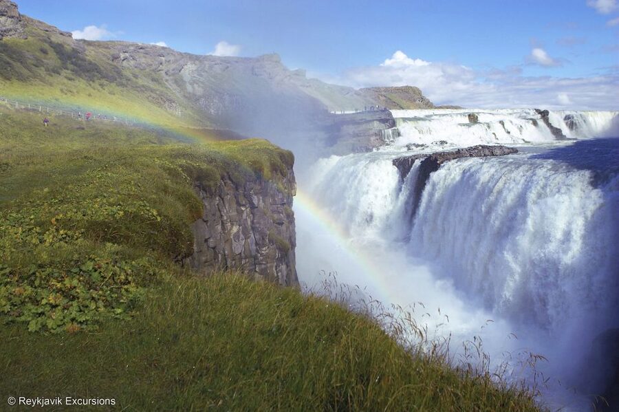 From Reykjavik: Golden Circle Guided Tour & Sky Lagoon Visit - What the guide adds to the day