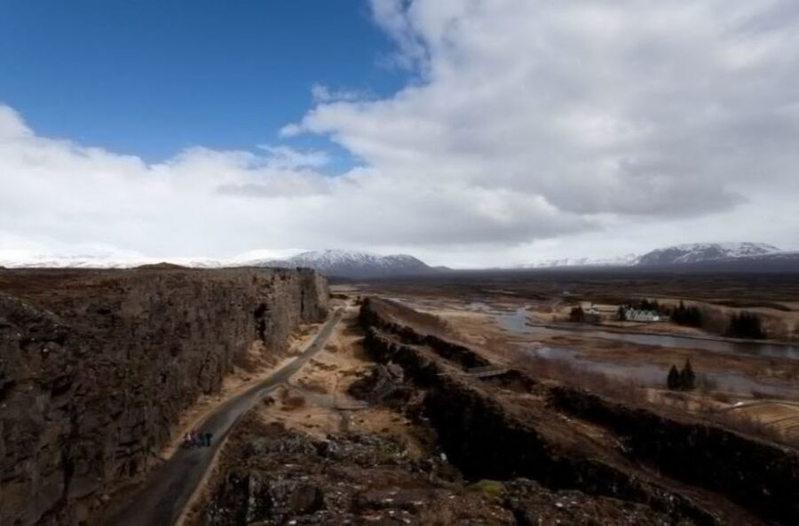 From Reykjavik: Golden Circle & Kerið Full-Day Tour - Þingvellir connects geology with Icelandic government