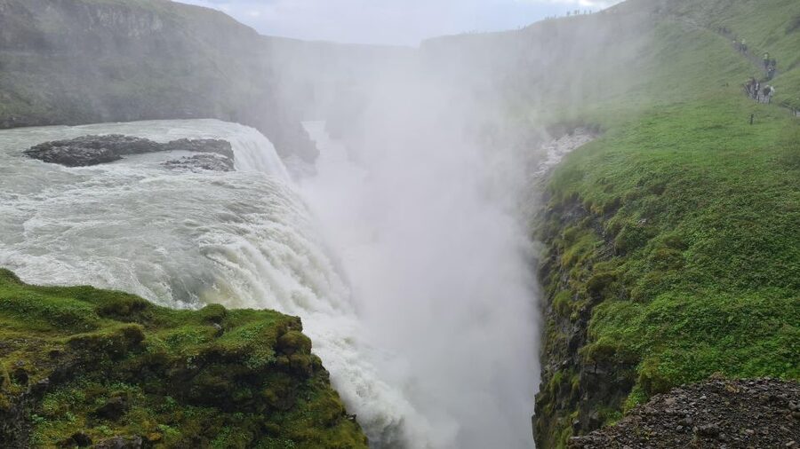 From Reykjavík: Golden Circle Route & Hvammsvik Hot Spring - The minibus and guide can make or break the day