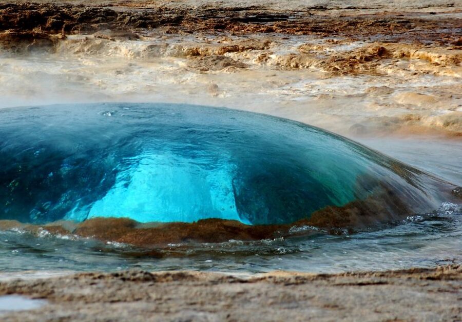 From Reykjavik: Golden Circle & Secret Lagoon Guided Tour - Geysir and the sudden burst of Strokkur