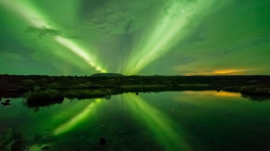 From Reykjavik: Northern Lights Boat Cruise - What the guides add to a quiet night