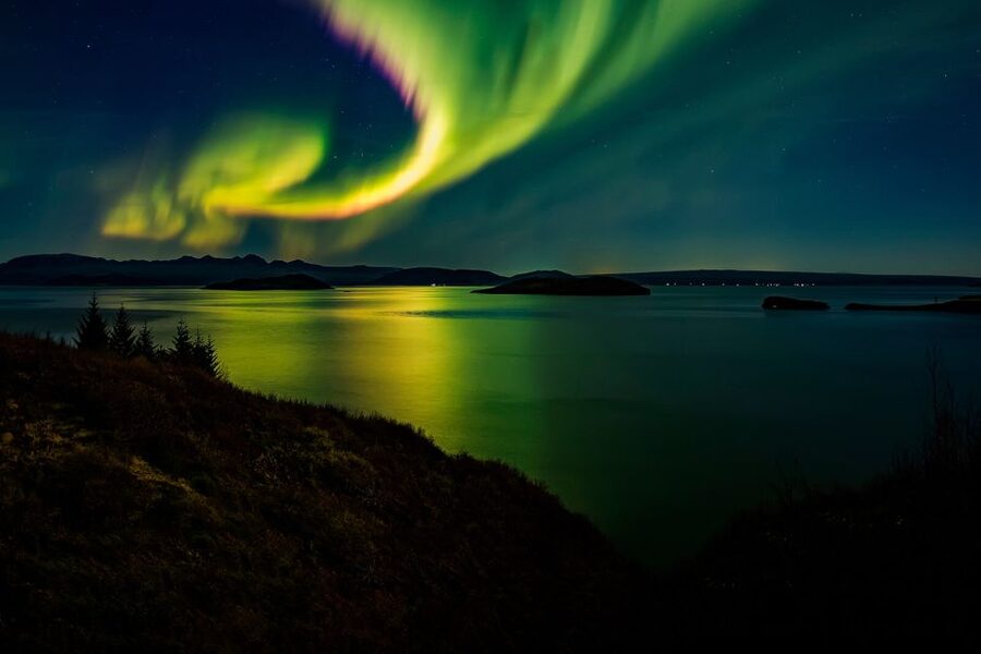 From Reykjavik: Northern Lights Chase with Expert Guide - Leaving BSÍ and settling into the evening