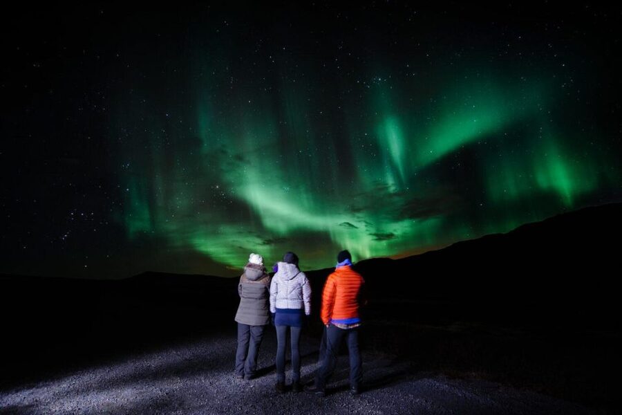 From Reykjavík: Northern Lights Super Jeep Tour - Seeing the aurora with your eyes and through a camera