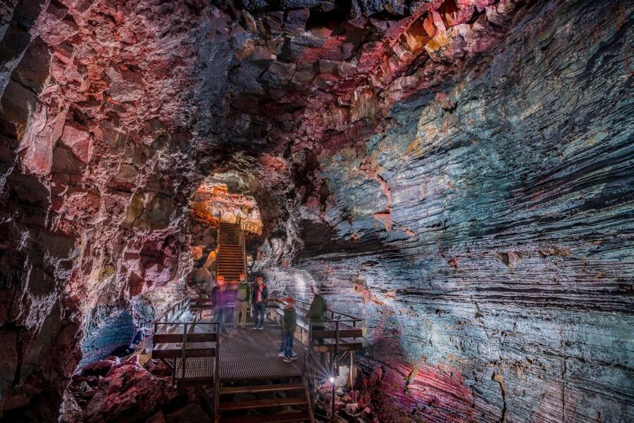 From Reykjavik: Raufarhólshellir Lava Tunnel by Bus - The one-hour walk, from daylight to total darkness