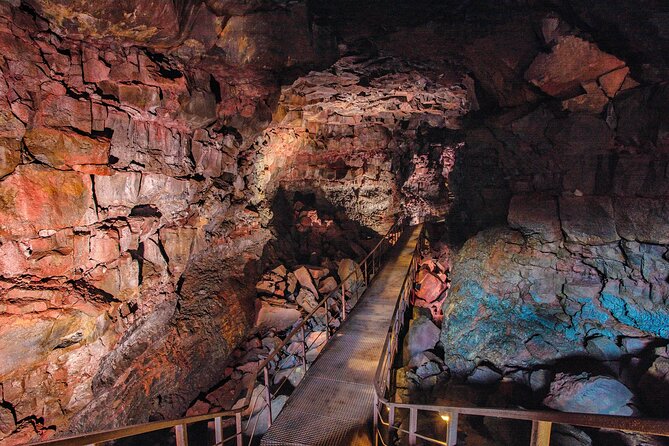 From Reykjavík: The Lava Tunnel tour with Round-trip Transfer - What the lava formations reveal