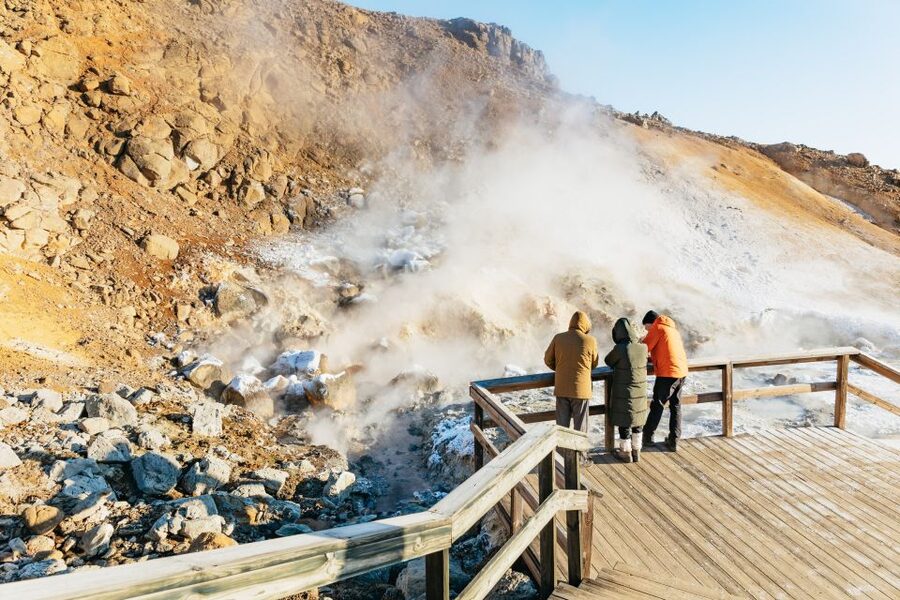 From Reykjavík: Volcanoes and Blue Lagoon Day Trip - The first stop: Kleifarvatn and its black basalt shore