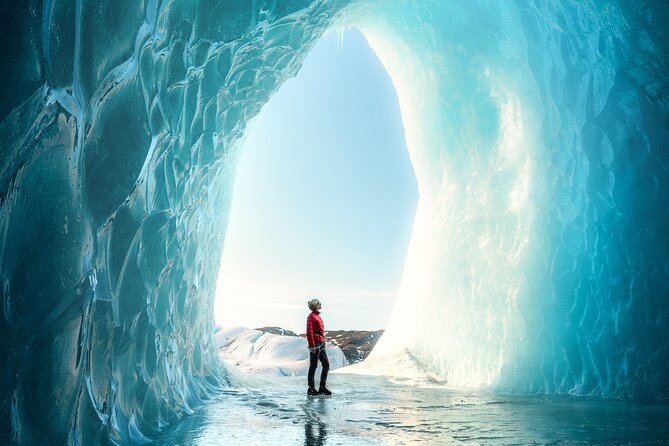 Glacier and Ice Cave Private Photoshoot - 15 Shot Photo Package - Starting at Jökulsárlón at Noon
