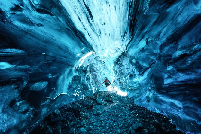 Glacier and Ice Cave Private Photoshoot - 15 Shot Photo Package - Crossing the Glacial Tundra