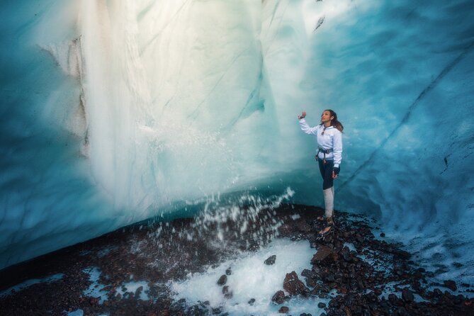 Glacier and Ice Cave Private Photoshoot - 15 Shot Photo Package - Lunch Above Southeast Iceland