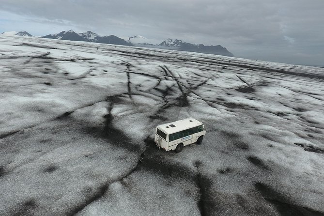 Glacier Hike: Summer Treasure - Glacier Discovery - Learning to walk on Vatnajökull
