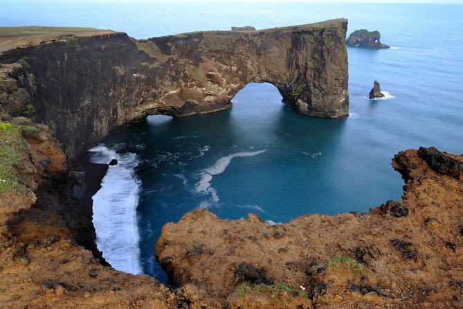 Glacier Lagoon, Diamond Beach, Black Sand Beaches and Waterfalls - What the private vehicle and guide add