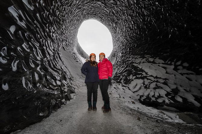 Glacier lagoon tour - Winter ice caves and northern lights
