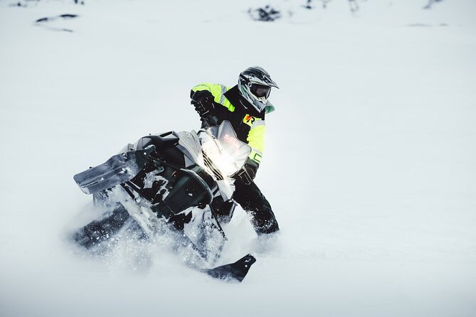 Glacier Rush – Fast pace snowmobile - SnoMo Glacier - What the Glacier Rush experience is really about