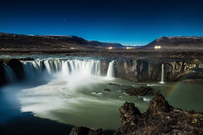 Goðafoss and Húsavík with a stop at the Geosea Baths - A guide can make the drive much better