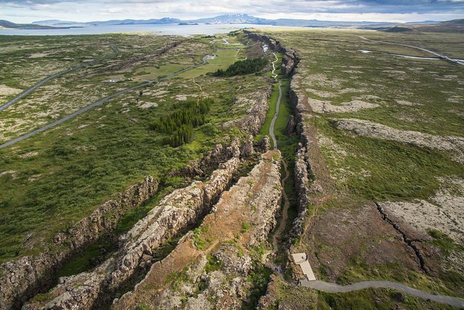 Golden Circle Classic in Small group - Also for cruises - Geysir and Strokkur: geothermal action on a clock