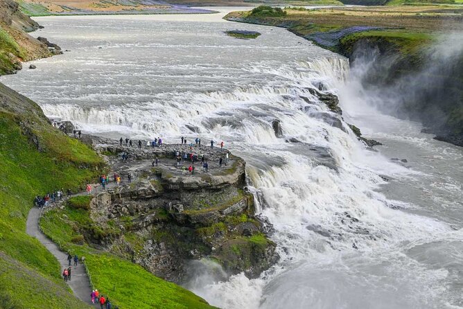 Golden Circle & Northern Lights Tour from Reykjavik - Hveragerði provides a short pause