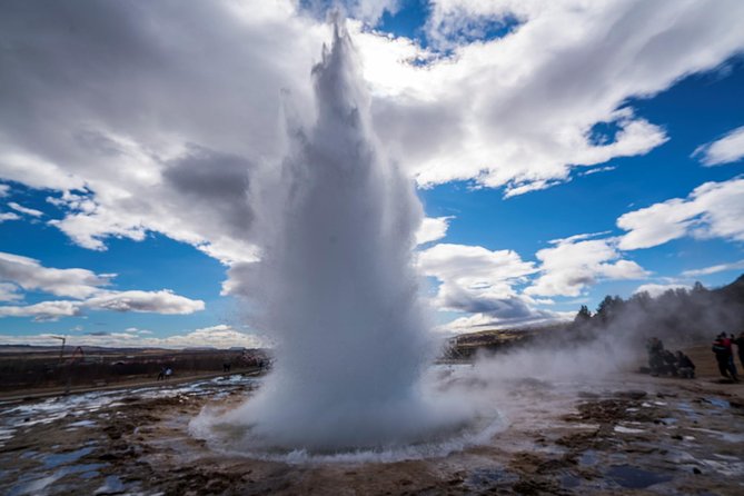 Golden Circle Premium Tour with Fridheimar Farm - Kerid Crater gives the day a volcanic opening