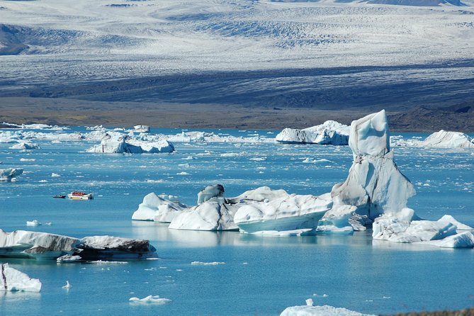 Guided Glacier Lagoon and Diamond Beach Day Trip from Reykjavik - Vík: a useful evening pause