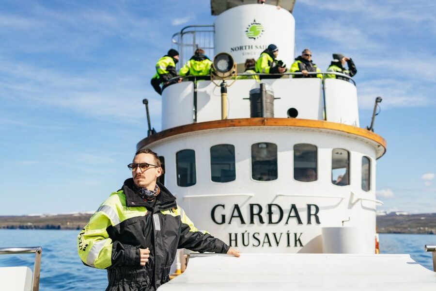 Húsavík: Whale Watching Tour with Guide - What the live guide adds