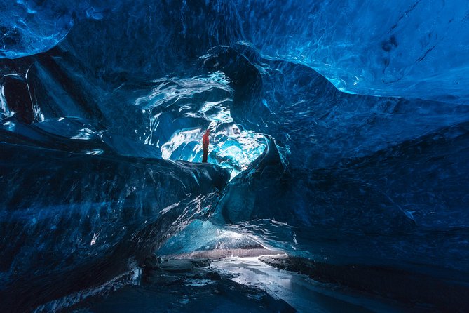 Ice Cave Tour in the National Park of Vatnajökull - The crowd problem inside the cave
